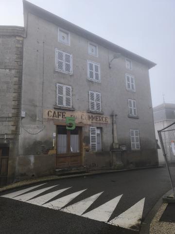 Maison 328m2, atelier 58m2 et une licence IV