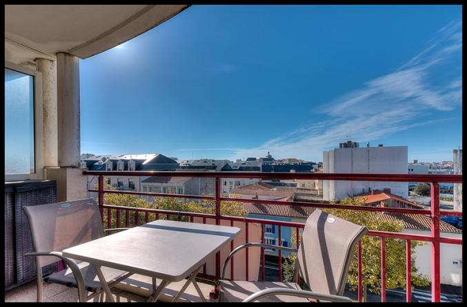 Appartement traversant à 200m du port (le trianon)