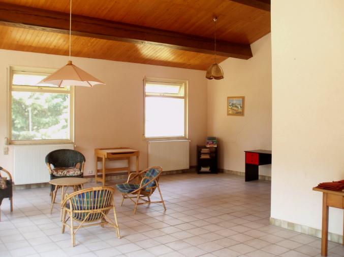 Propriété 3 maisons, avec garage & piscine, sur terrain 10 hectares