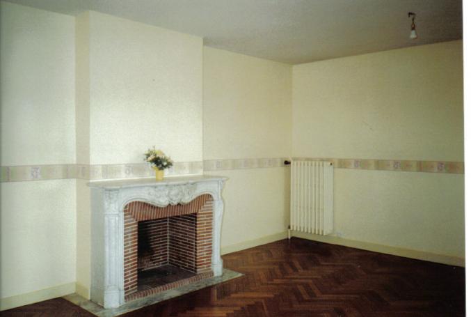 "Appart T4 70 m2 balcon, cave grenier garage"