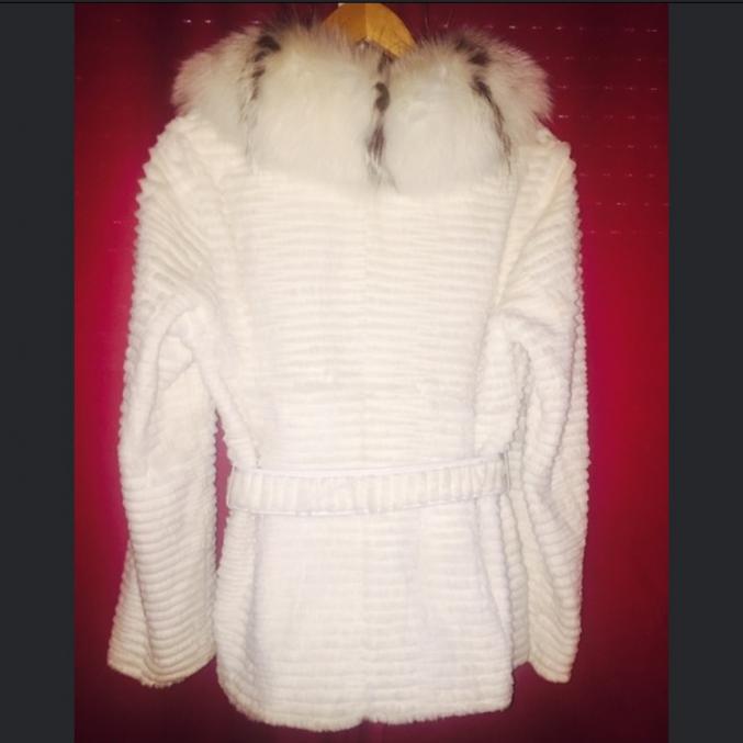 Veste en fourrure blanche 