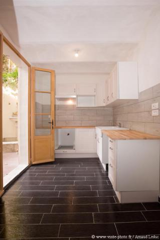 T3 93.7m² rénové rez de cour arborée 24 m² fontaine, parking