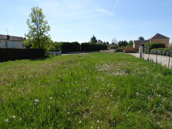 Terrain à bâtir  - 673 m² -  LUX (71100)