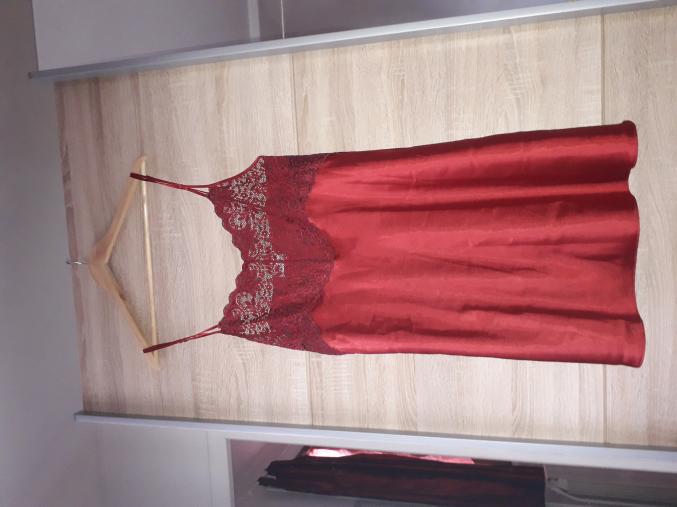 Nuisette en satin neuve 