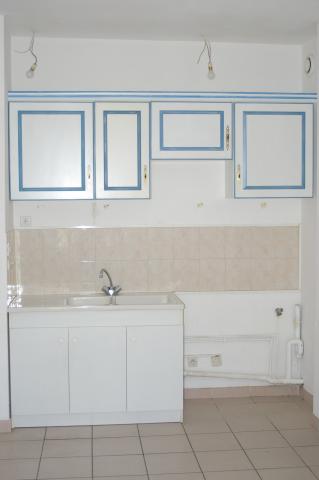 Location T2 état neuf  390 €  CC 