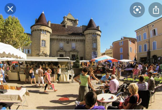 Jolie maison familiale avec piscine dans le Sud de la France