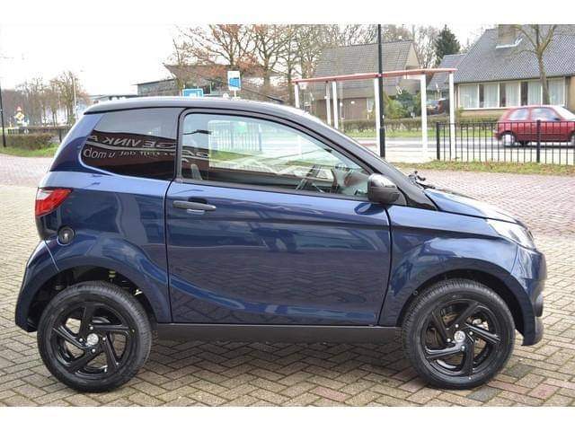 Don de ma voiture sans Permis Microcar Lyra bleu métallisé 4 places