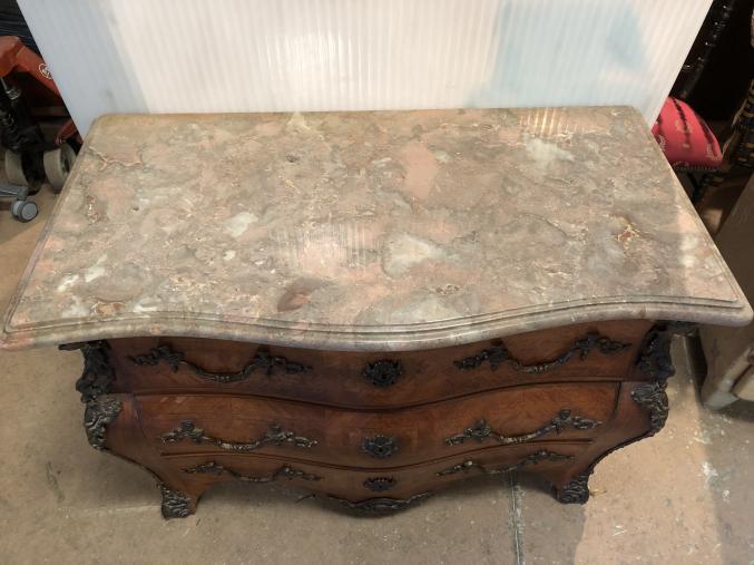 Commode style louis XVI