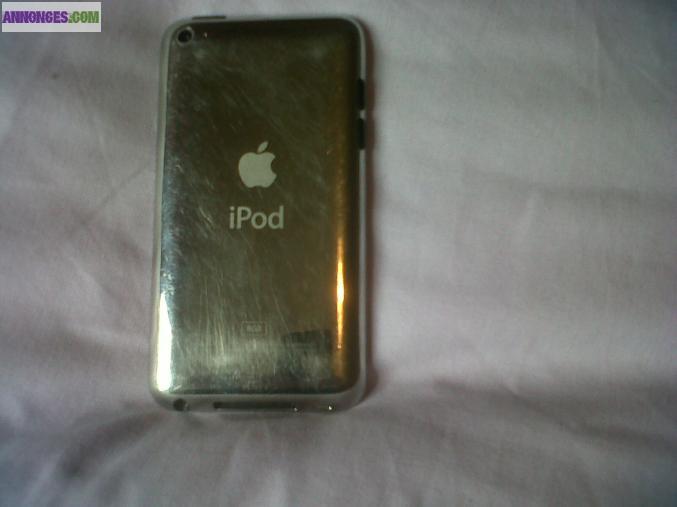 Ipod touch 4 + coques !