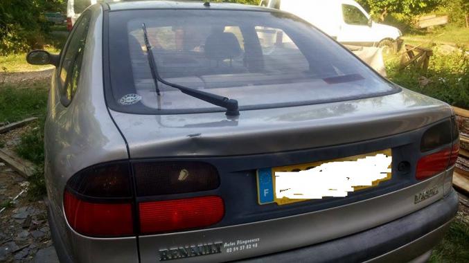 LAGUNA NON ROULANTE POUR PIECES