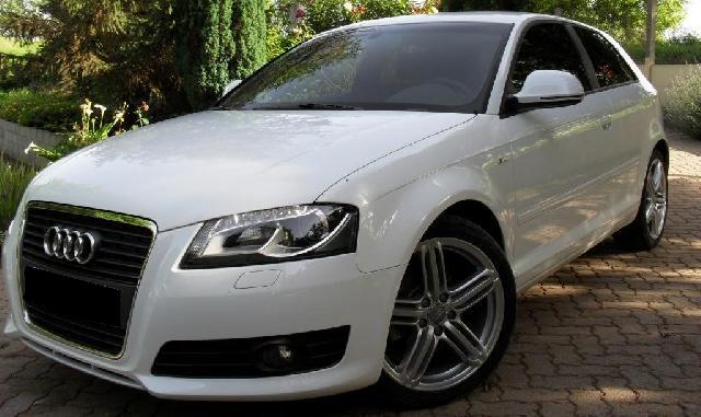 Audi - A3 1.6 TDI 105 DPF S LINE blanche