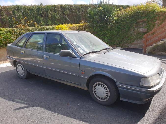 Véhicule RENAULT R 21 BOITE AUTOMATIQUE