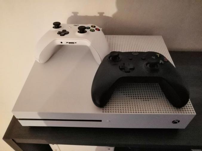 Console de jeux Xbox One S