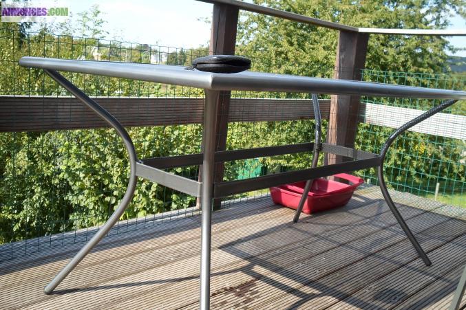 Pensez déjà à votre table de jardin.