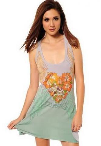 Ed hardy à vendre dans la jupe des femmes 