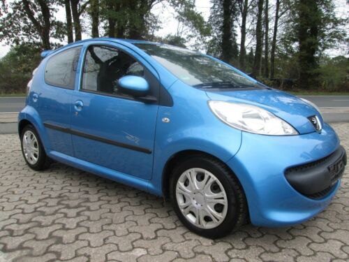Peugeot 107 Filou 1.0 Ltr  50 kW (68 Ch DIN) bleue