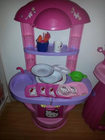Coiffeuse , cuisinière hello kitty