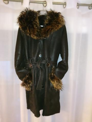 Manteau femme, cuir noir et fourrure