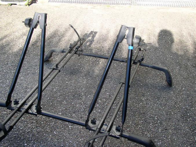 Barres de toit avec pote-vélos