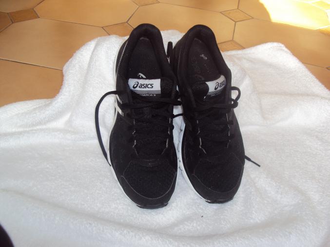 Baskets ASICS noir et blanc