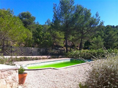 A 20 minutes d' Aix en Provence villa provençale et champ d'oliviers