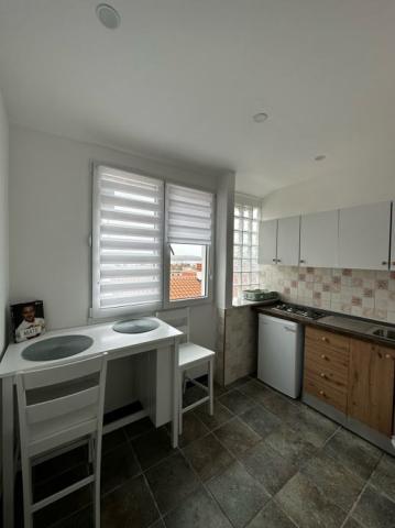 Studio meublé de 24m²au deuxième étage d'un immeuble