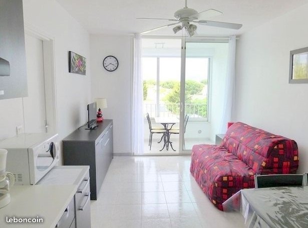 APPARTEMENT 2 PIÈCES AVEC UN PARKING A CARNON PLAGE. La plage est à 100 mètres