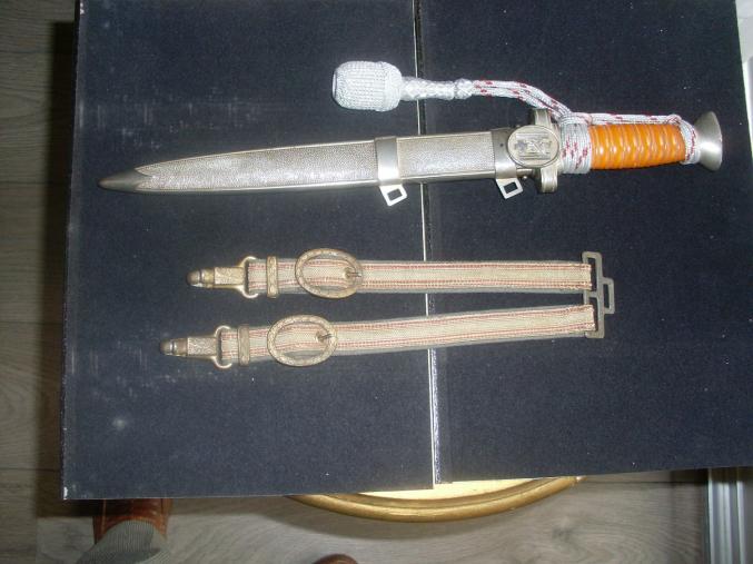 Dague de la croix rouge