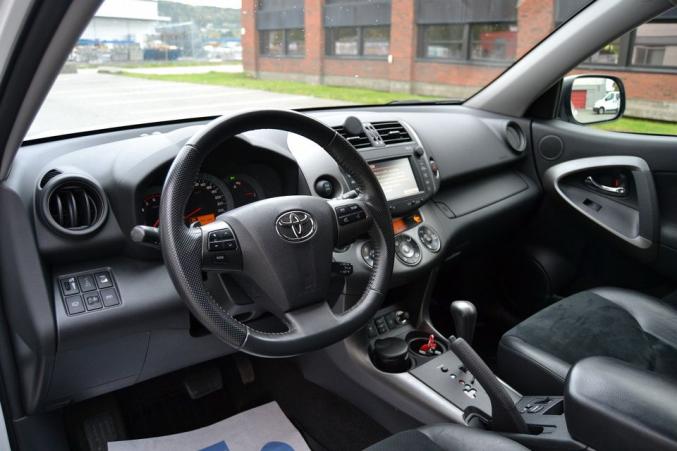 Toyota RAV4 2.2 150HK 4WD, EXECUTIVE