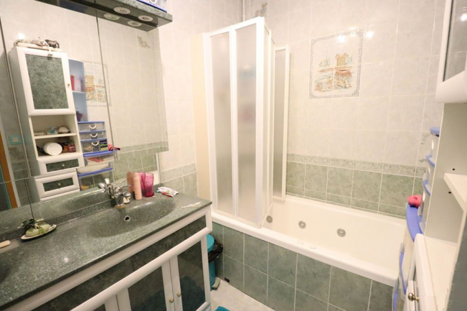 JOLIE MAISON DE BOURG AVEC TERRAIN