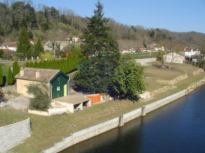 MAISON+3000M2 BORD RIVIERE ET CANAL