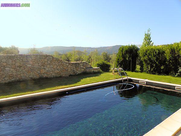 Vente maison de hameau avec jardin et piscine en Provence