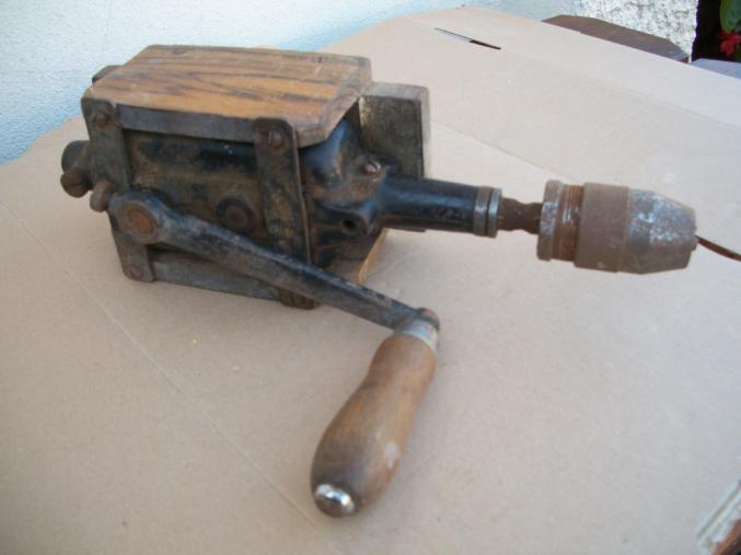 Chignole perceuse a main