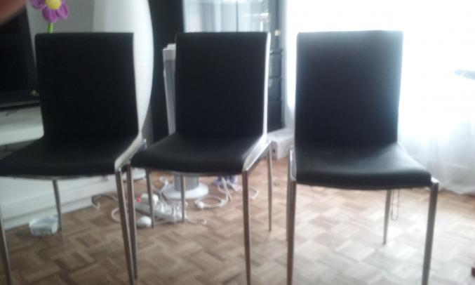 Chaise en noir et blanc avec pieds en alu