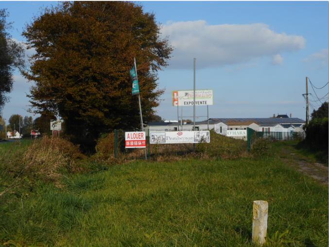 TERRAIN EN ZONE COMMERCIALE