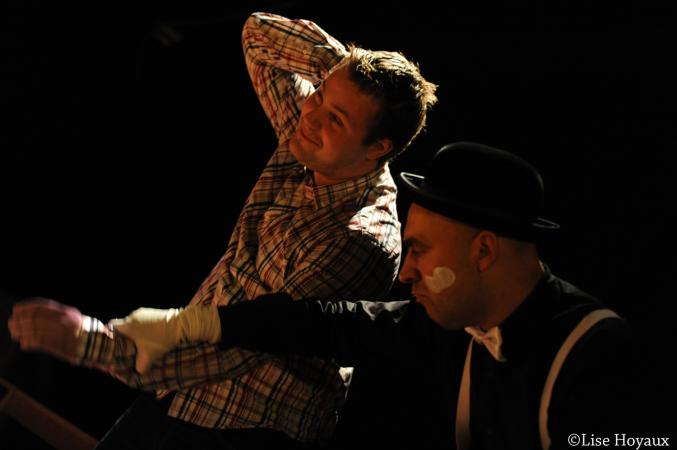 Statue vivante, mime, faux serveur, échassier de cérémonie, humoriste pour égayer vos soirées, fêtes d'entreprises,...