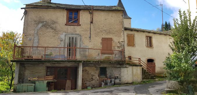 MAISON DE VILLAGE A RENOVER