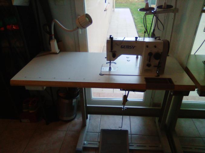 Machine à coudre  artisanale