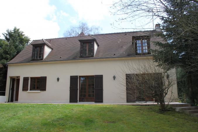 Maison- Avec sous-sol total - Grand jardin