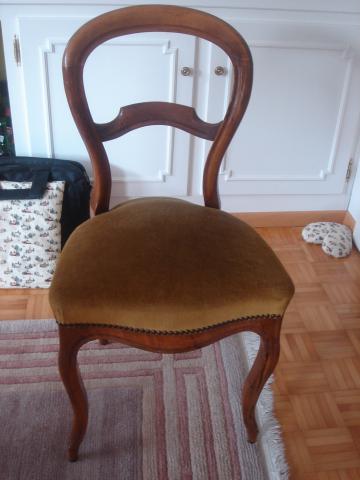 Chaises-fauteuils anciens en noyer