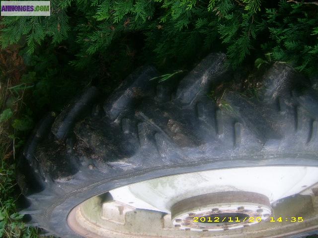 Roue de tracteur etroite