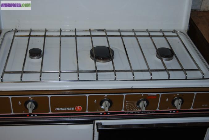 Gazinière avec compartiment bouteille