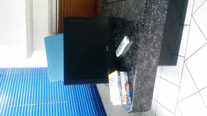 TV, armoire et clic clac à petit prix