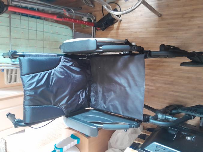 Chaise roulante 