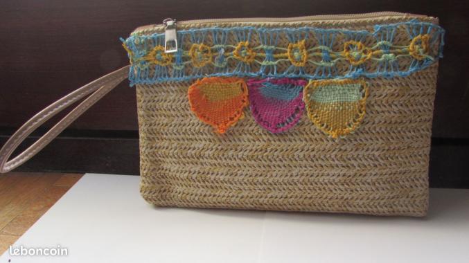 Sac en paille avec décor de fleur de  ñandutí 