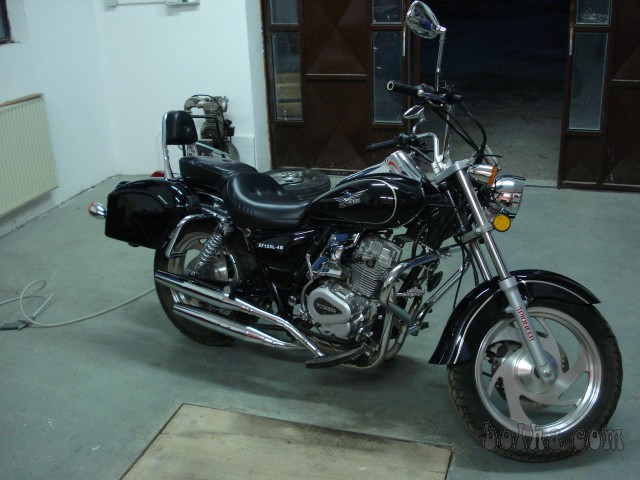 Custom Pioneer Vicomte 125 cm3 noire