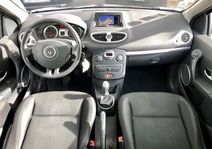 Renault Clio d'année : 2009 avec 92.000km réels au compteur, son carburant est diesel et a comme boite de vitesse : manuel CT OK