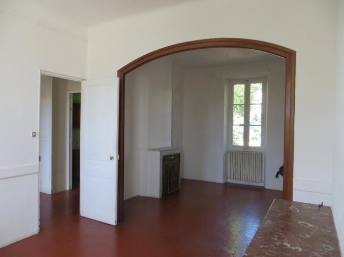 Maison Napoléon III , 4 Ch. garage , jardin .