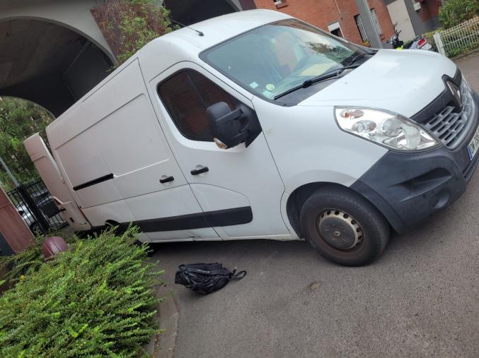 Location camions utilitaires avec chauffeur, transport et enlèvement de vos biens en magasins