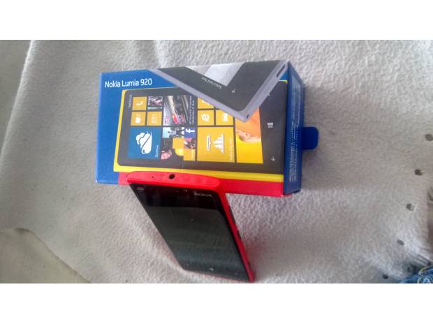 NOKIA LUMIA 920 DANS SON CARTON D'ORIGINE